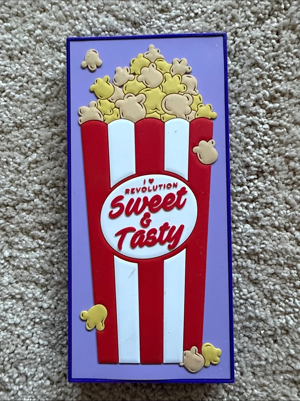 Revolution Sweet & Tasty Eyeshadow Popcorn Palette - Red, White Adorable